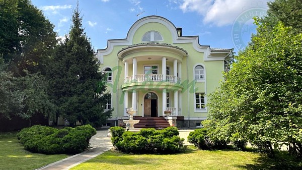 Дом, 841 кв.м., Лебединое озеро, 4А