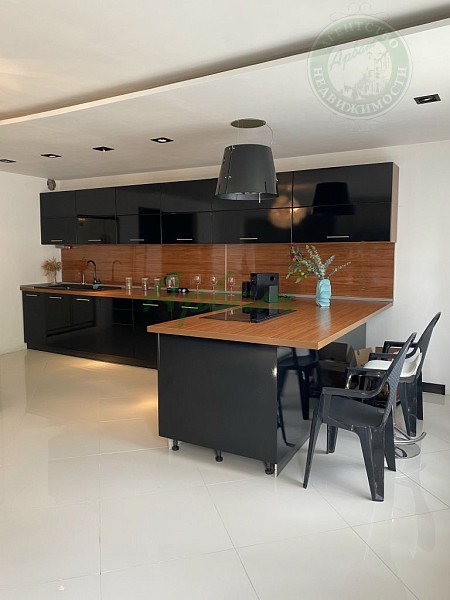 Дом, 192 кв.м. (№14193)