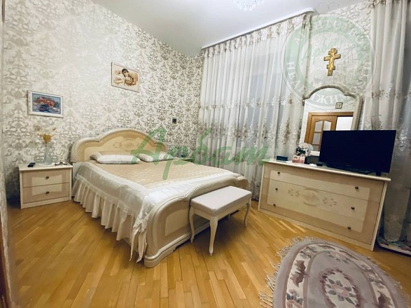4-к квартира, 180 кв.м. (№13783)
