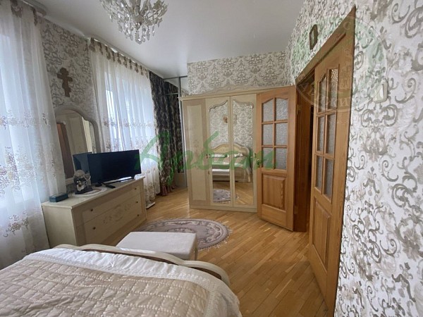 4-к квартира, 180 кв.м. (№13783)