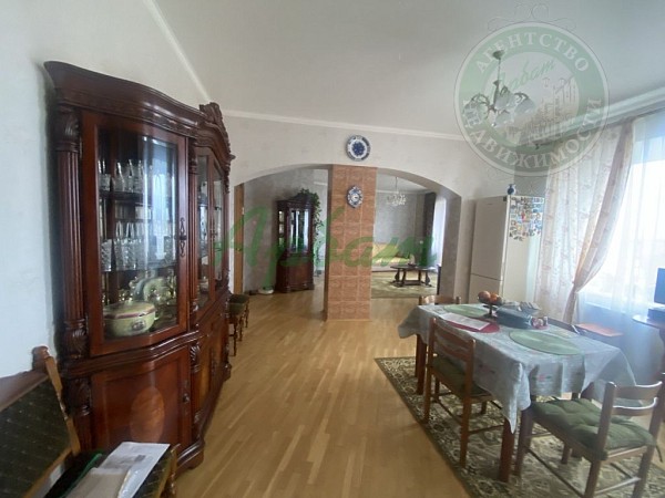 4-к квартира, 180 кв.м. (№13783)
