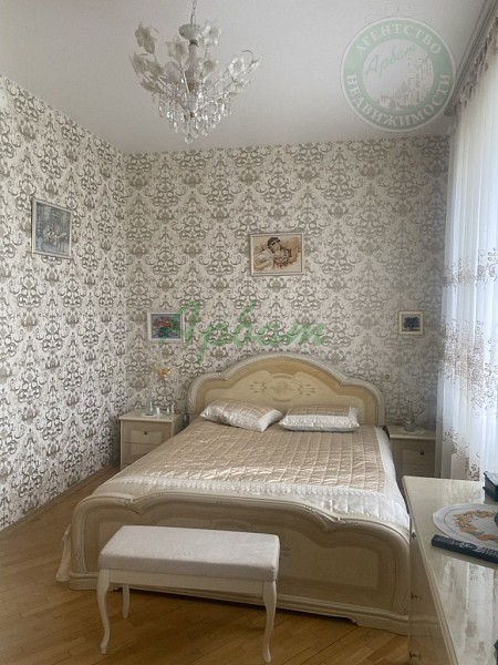 4-к квартира, 180 кв.м. (№13783)