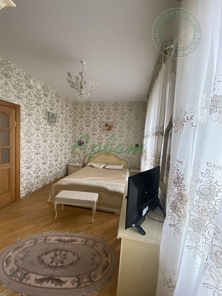 4-к квартира, 180 кв.м. (№13783)