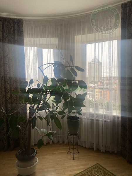 4-к квартира, 180 кв.м. (№14365)