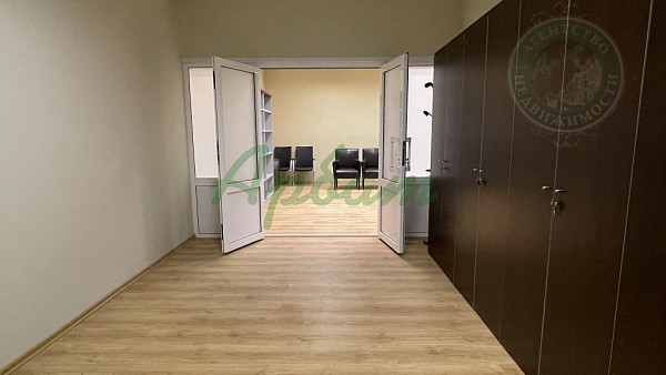 Офисное помещение, 300 кв.м. (№14396)