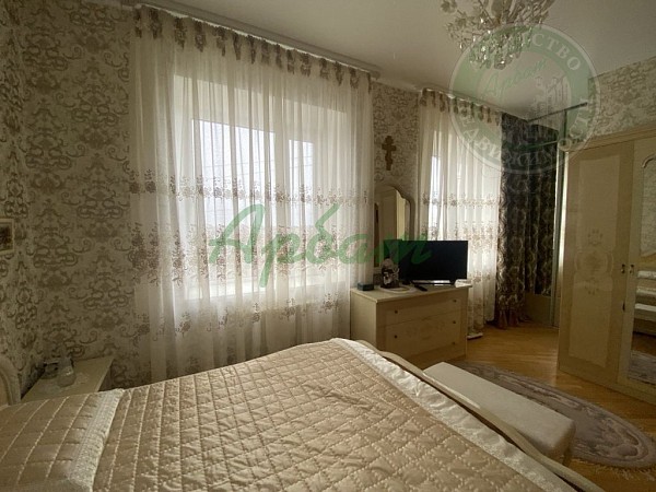 4-к квартира, 180 кв.м. (№14224)