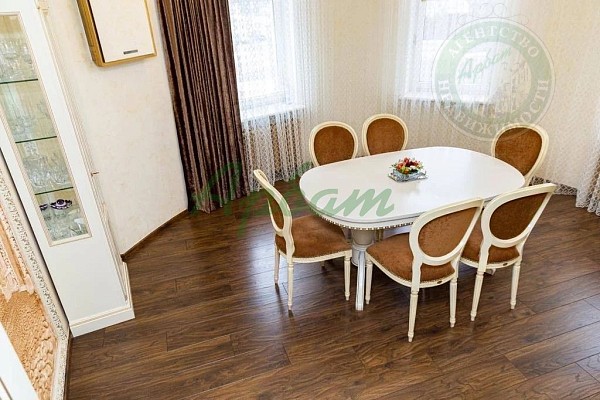 4-к квартира, 155 кв.м. (№14984)