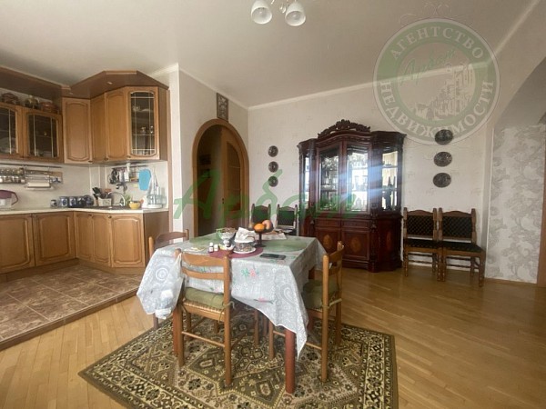 4-к квартира, 180 кв.м. (№14365)